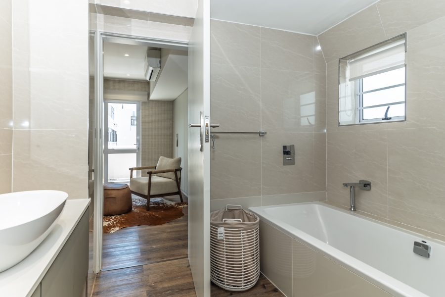 To Let 3 Bedroom Property for Rent in Sea Point Western Cape